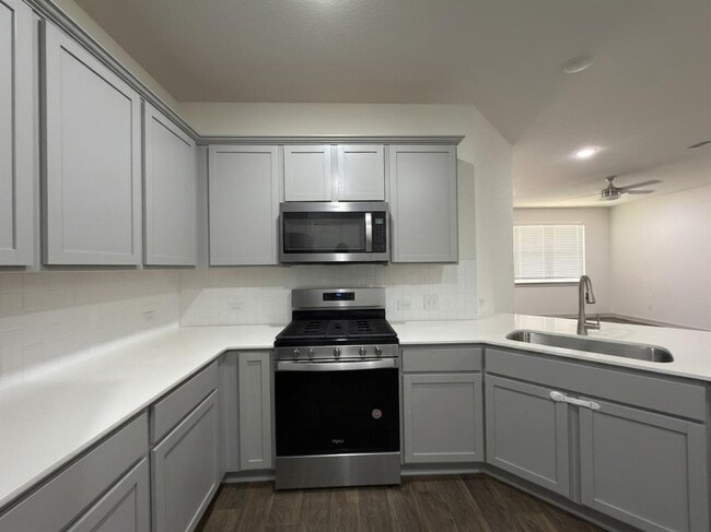Building Photo - 3001 Egan Dr