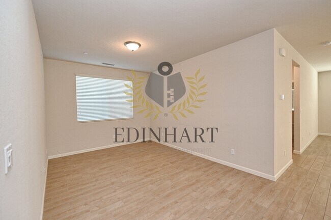 Building Photo - 4052 Sussex Ave