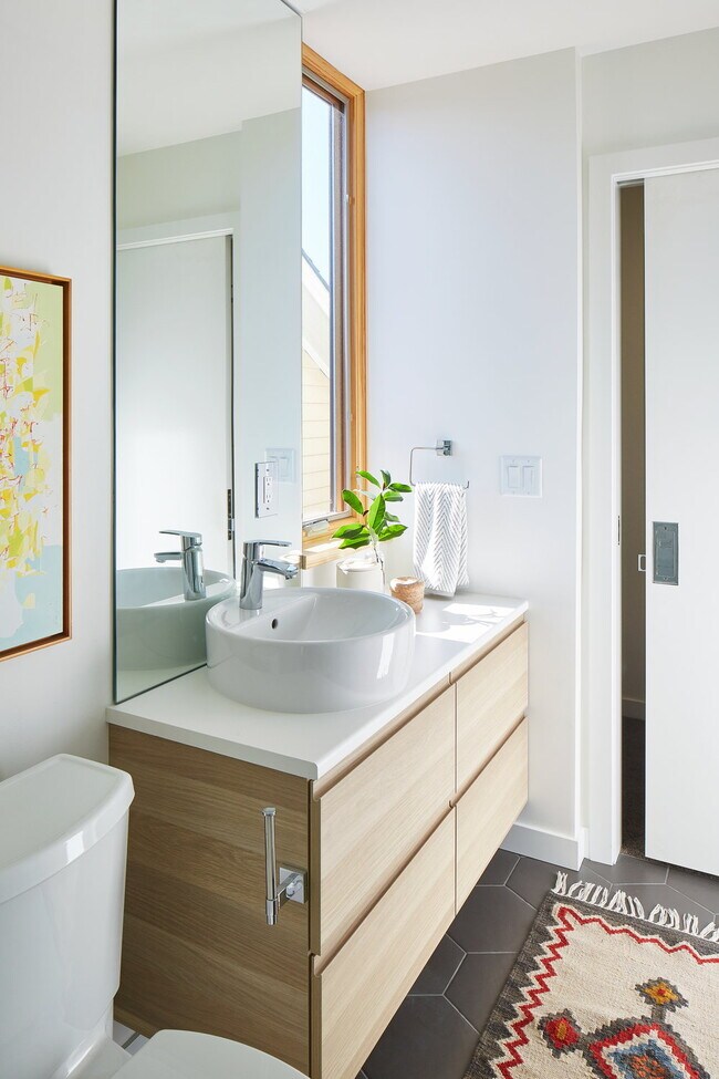 Building Photo - 1014 SE 42nd Ave