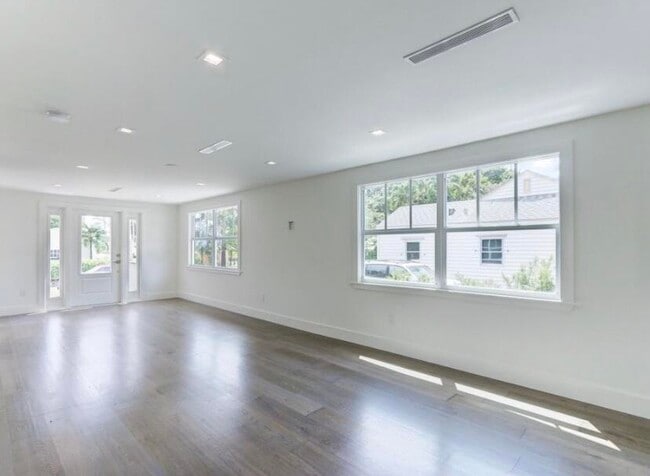 Building Photo - 833 Ardmore Rd