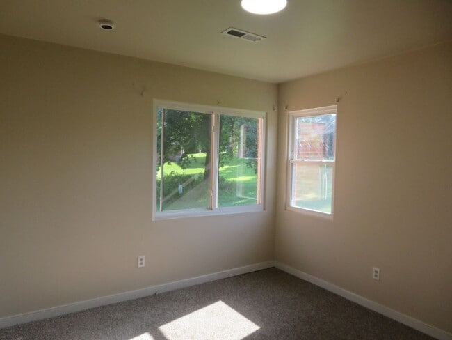 Building Photo - Colonial Heights Virginia
