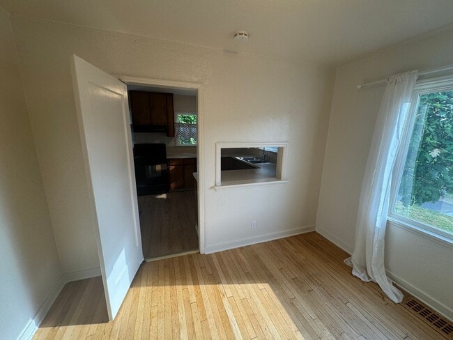 Building Photo - Available Now! 3 Bedroom Home Near OSU – $2,295/month