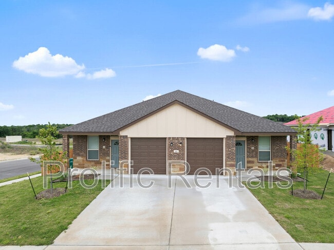 Building Photo - 101 Leon Ln