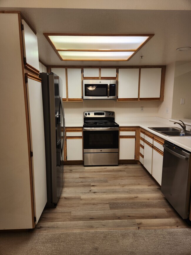 Building Photo - 8707 E Indian Hills Rd