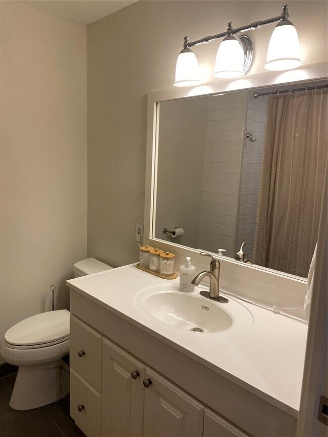 Building Photo - 2414 S 5th St