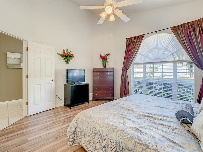 Building Photo - 16724 Rolling Green Dr