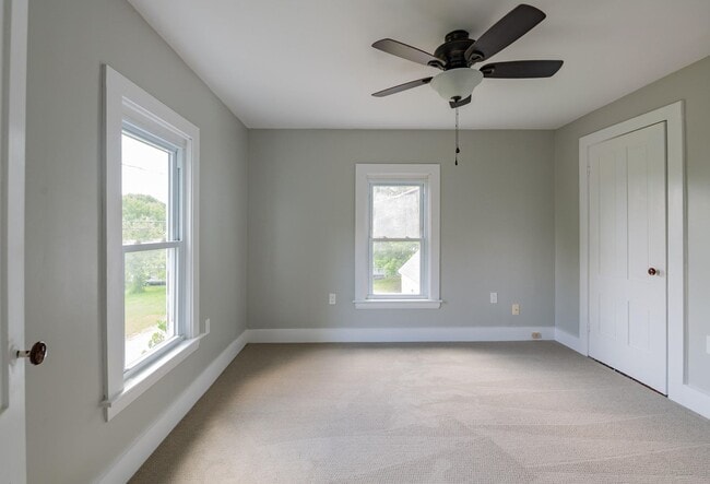 Building Photo - Beatiful 4 Bed Downtown Bath House