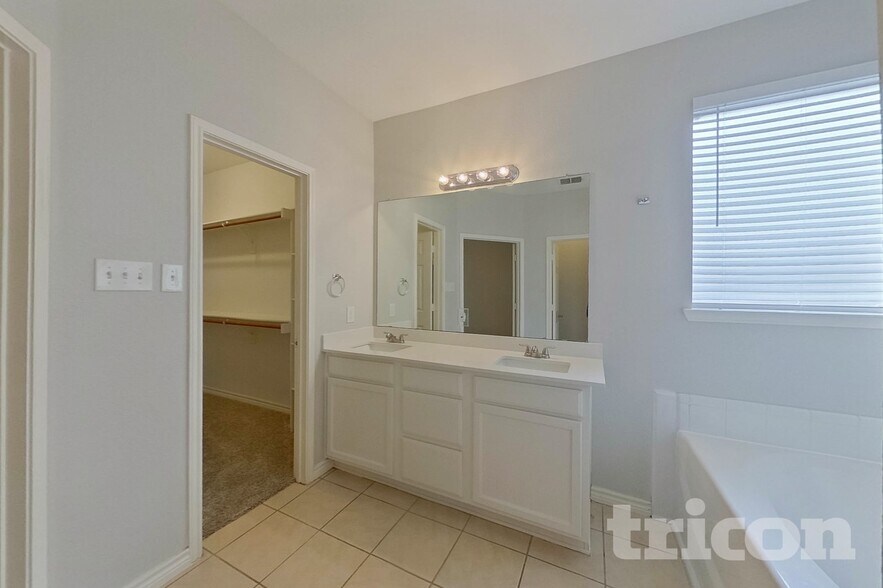 Building Photo - 813 Wolf Trail