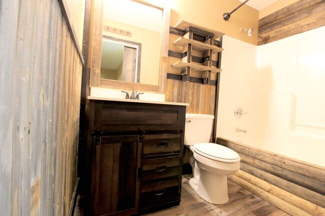 Building Photo - 2 bedroom 2.5 bathroom townhome for rent! ...