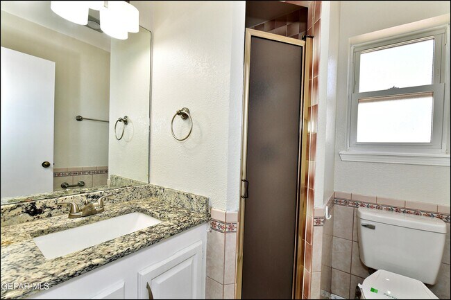 Building Photo - 529 Castlerock Ln