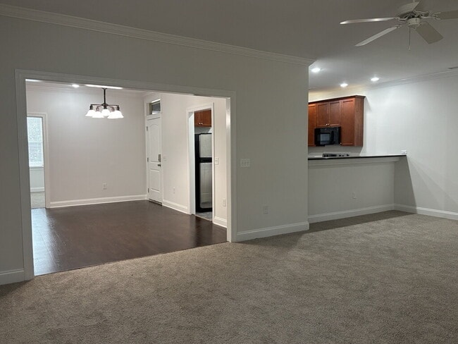 Building Photo - 5565 Colonial Chatsworth Cir