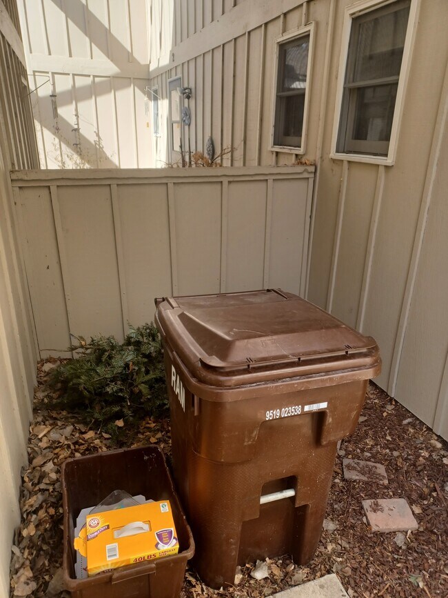 Building Photo - 3000 Regatta Ln