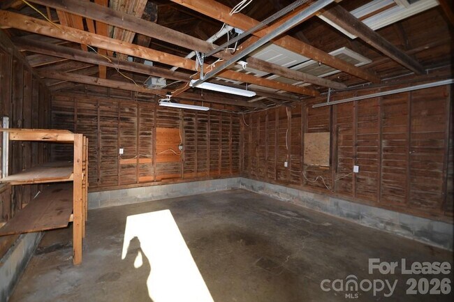 Building Photo - 2590 Otis Dellinger Rd