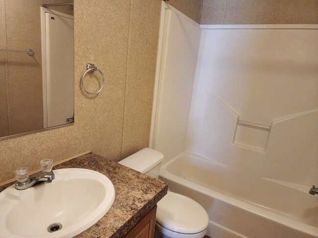 Building Photo - 306 E Spruce St