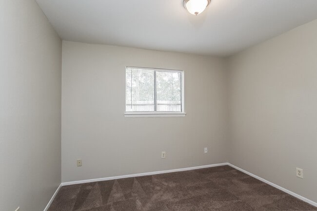 Building Photo - 9 W Bigelow Oak Ct