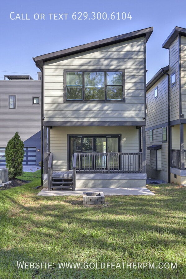 Building Photo - 402 E Trinity Ln