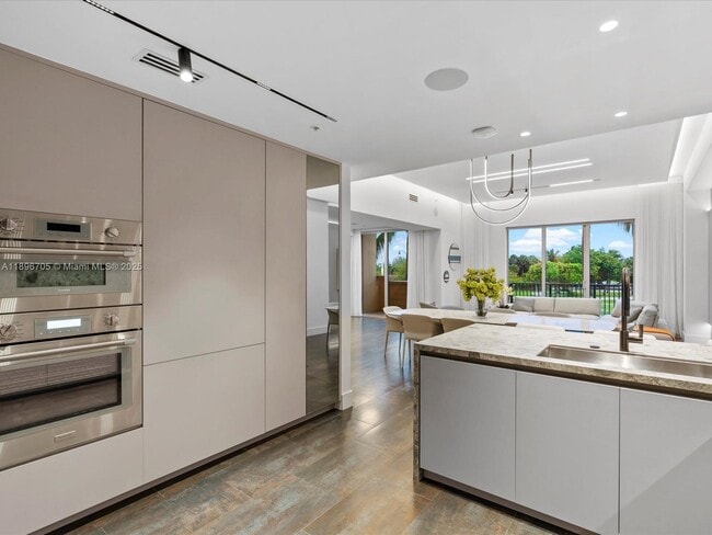 Building Photo - 3501 N Ocean Dr