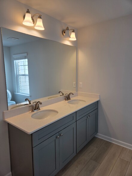 Building Photo - 308 Shine Dr