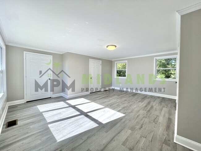 Building Photo - 3202 Belvedere Dr
