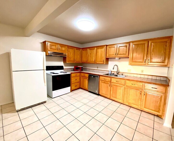 Building Photo - 9650 Front St