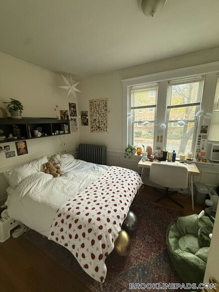 Building Photo - 322 St Paul St