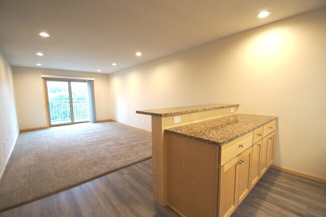 Building Photo - Pinto Suite