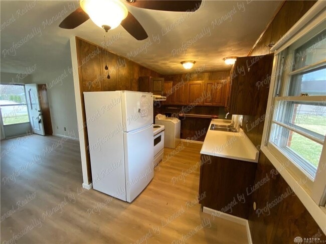 Building Photo - 563 Buttercup Ave