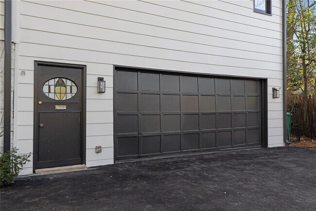 Building Photo - 1275 The by Way NE