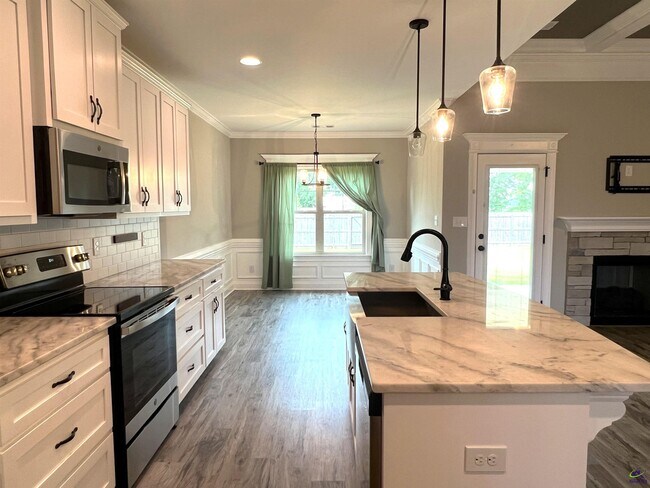Building Photo - 531 Edgarton Way