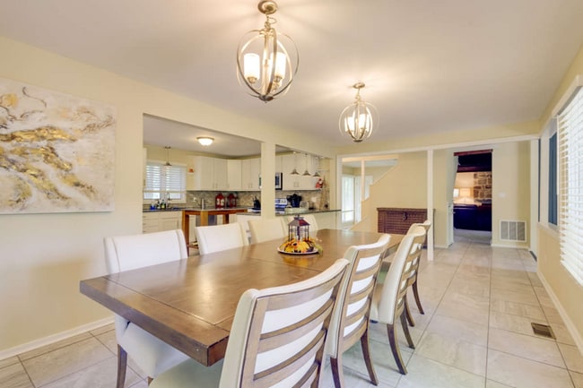 Building Photo - Kerry Lake