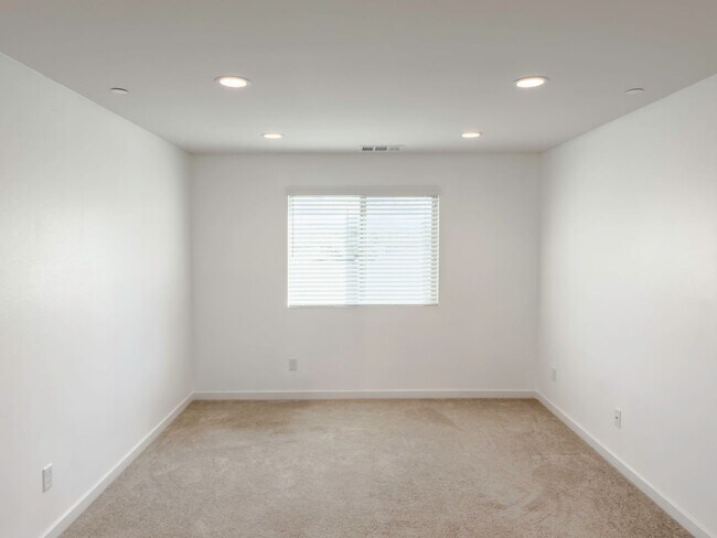 Building Photo - Newer Construction, Exquisite 4 Bedroom + ...