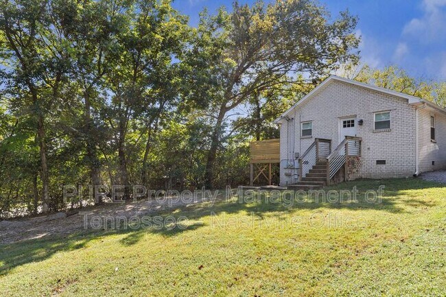 Building Photo - 622 Maplewood Ln