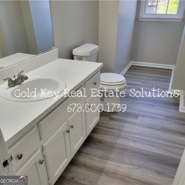 Building Photo - 915 Burning Bush Dr