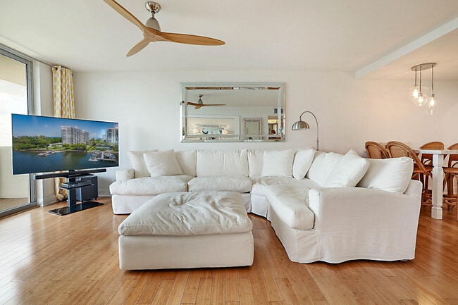 Building Photo - 2121 N Ocean Blvd