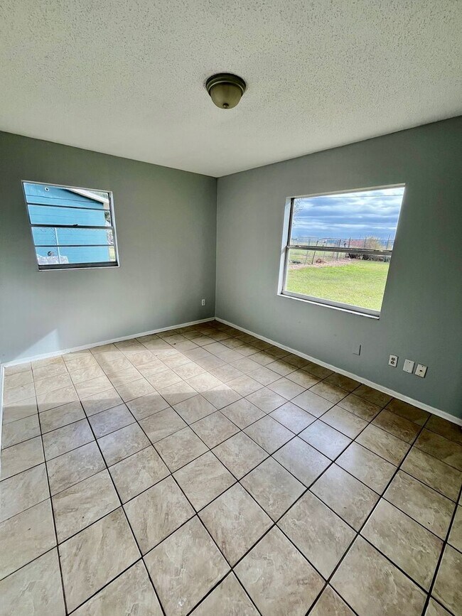 Building Photo - 39500 Lincoln Ave