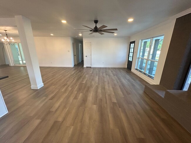 Building Photo - 2509 Larry Dr