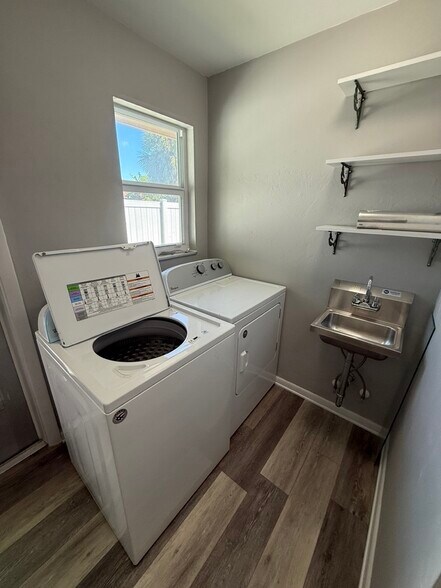 Building Photo - 381 Ortega Ln