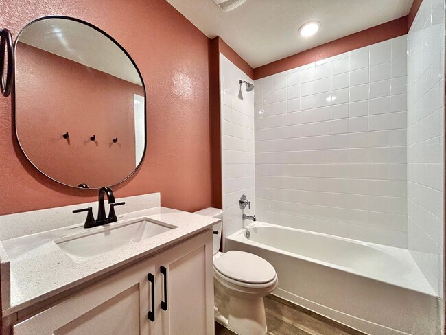 Building Photo - Beautiful 4/BR 2/BA Contemporary Home with Patio, Garage & Laundry Room