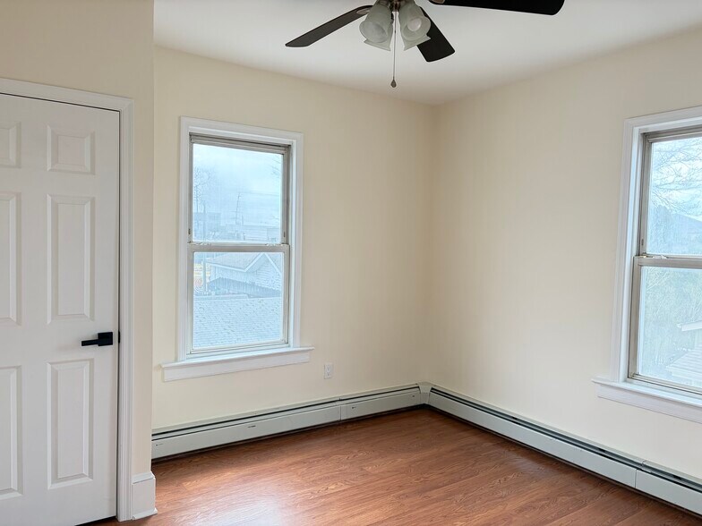 Building Photo - 30 Elm St