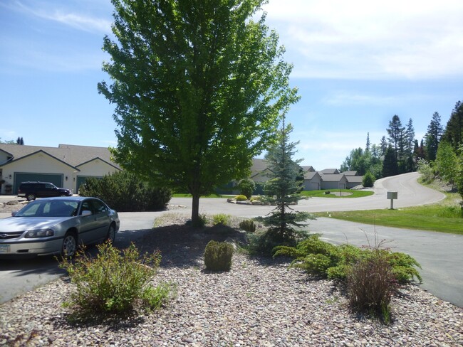 Building Photo - Fabulous Townhome Near Grouse Mountain Lodge