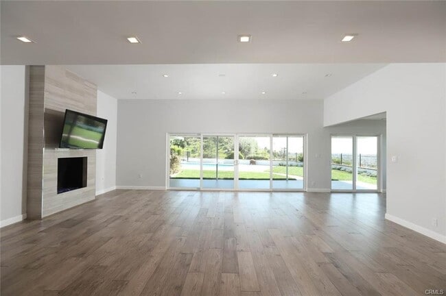 Building Photo - 1640 Cumberland Terrace