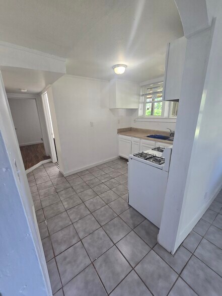 Building Photo - 1014 Moreland Ave SE