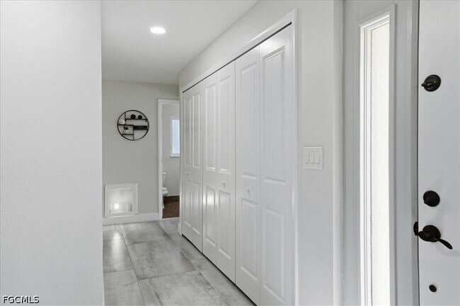 Building Photo - 1023 El Valle Ave