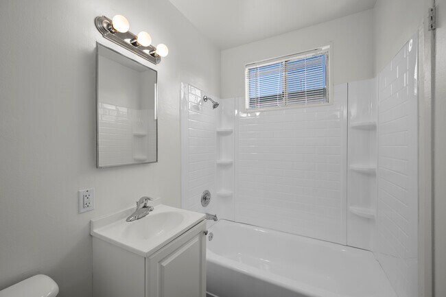 Building Photo - 5415 Lenox Dr