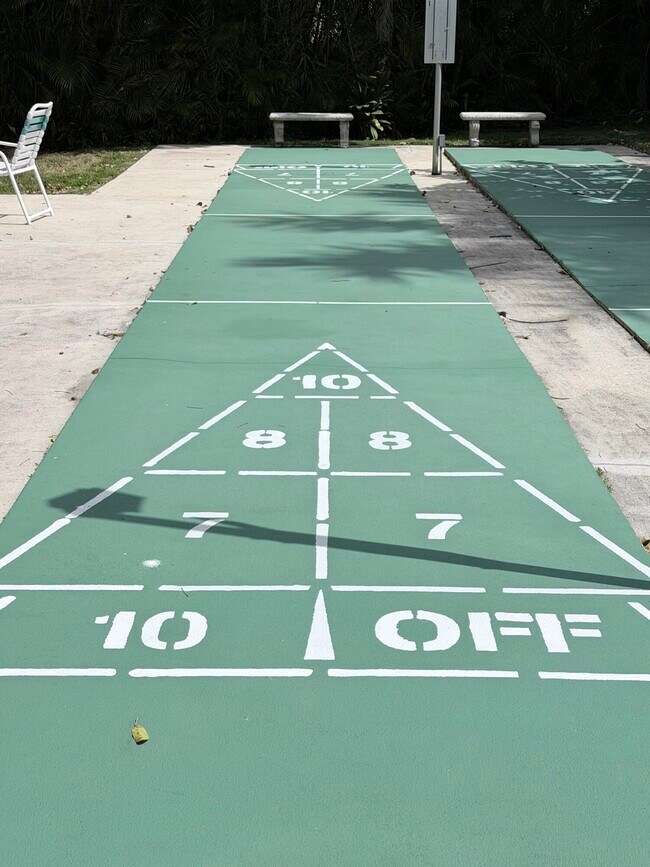 Building Photo - 1000 NE 14th Ave