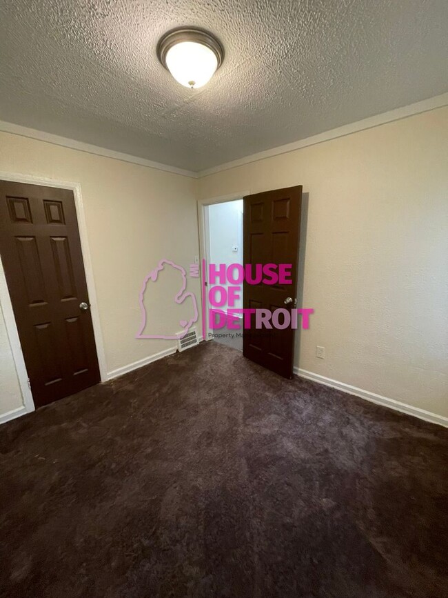 Building Photo - 3 BEDROOM | 1 BATH | FREE PRE SCREEN