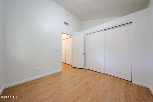 Building Photo - 214 S Rush Cir E