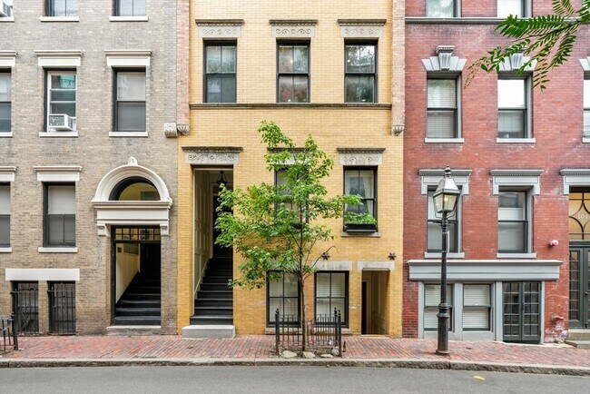 Building Photo - 102 Myrtle St