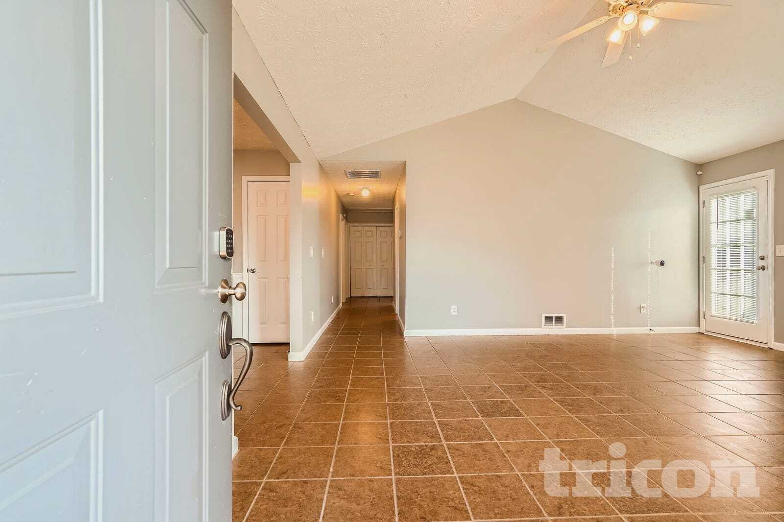 Building Photo - 1476 Steam Engine Way NE