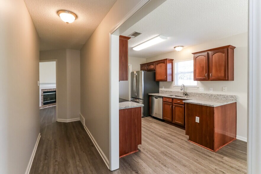 Building Photo - 10104 Cross Hill Dr